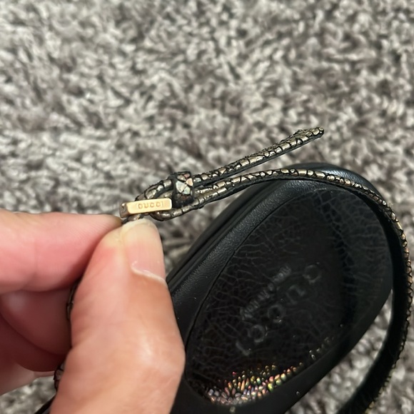 Gucci Metallic Leather GG Interlocking HEART Thong Sandal - Picture 9 of 10